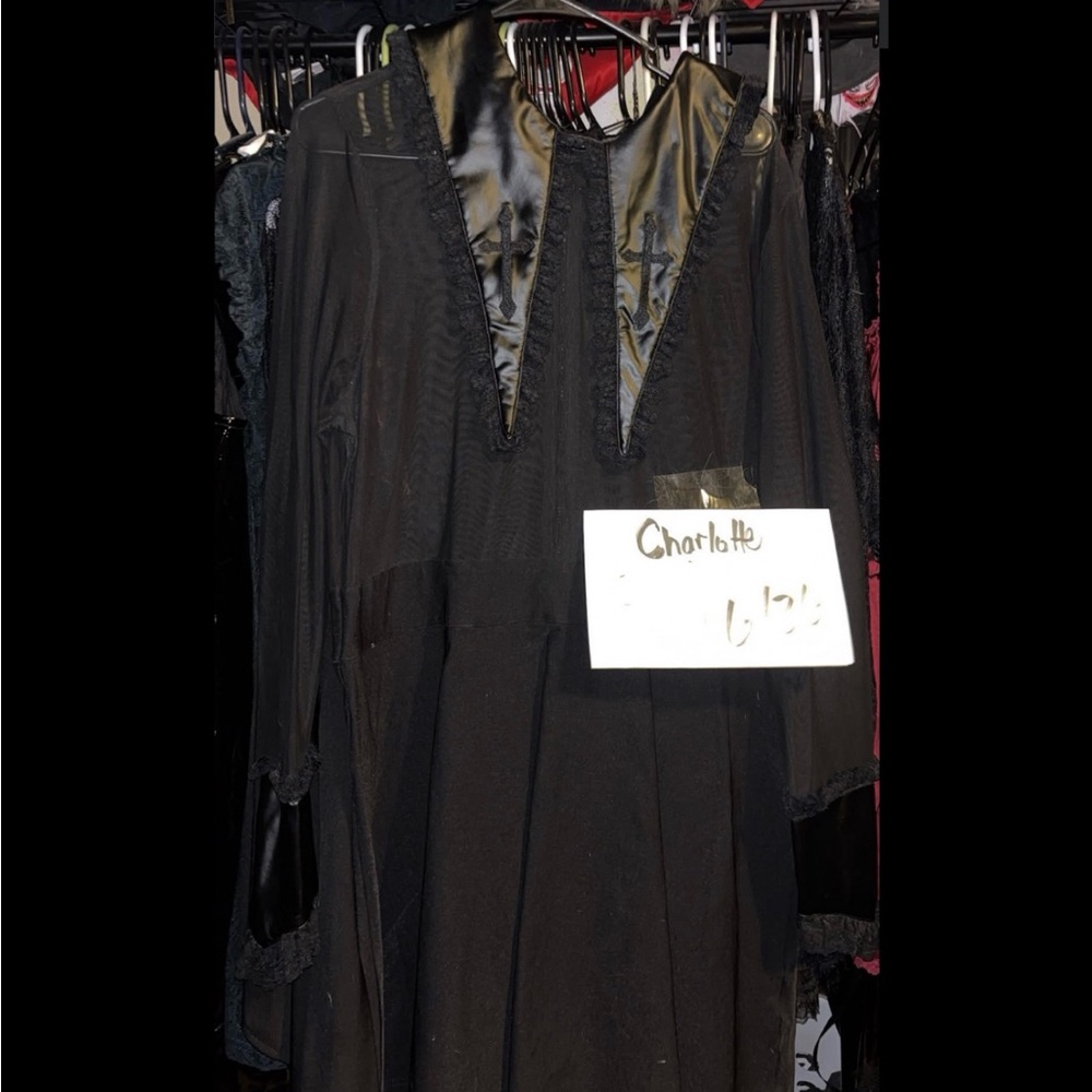 Elegant Black Dress with Lace Details